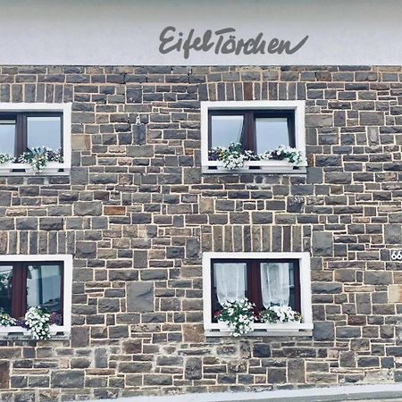 Eifeltoerchen Acomodação com café da manhã Kirchheim  Exterior foto
